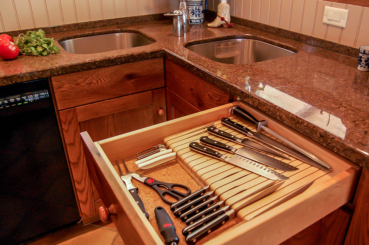 an idea for storing kitchen utensils